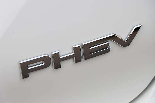2024 Mitsubishi Outlander PHEV ES ZM