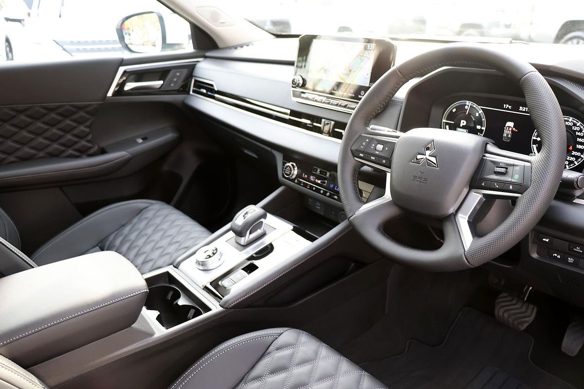 2024 Mitsubishi Outlander PHEV Exceed ZM