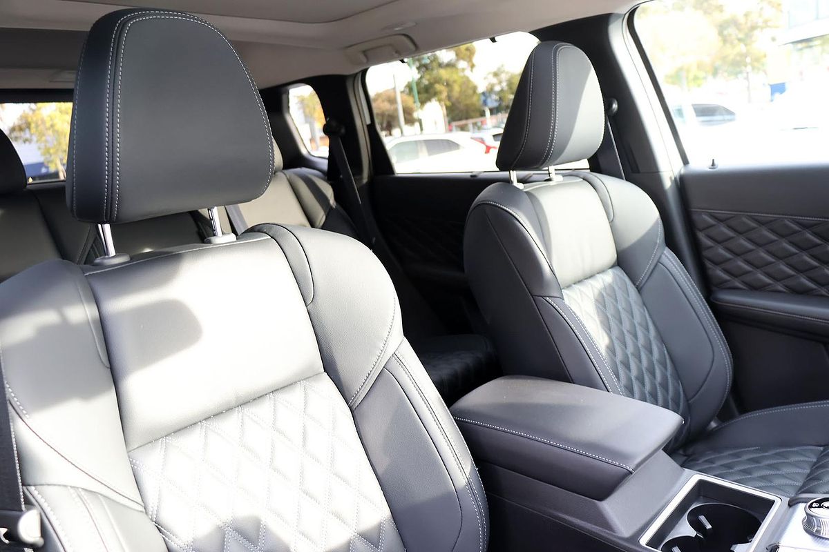 2024 Mitsubishi Outlander PHEV Exceed ZM