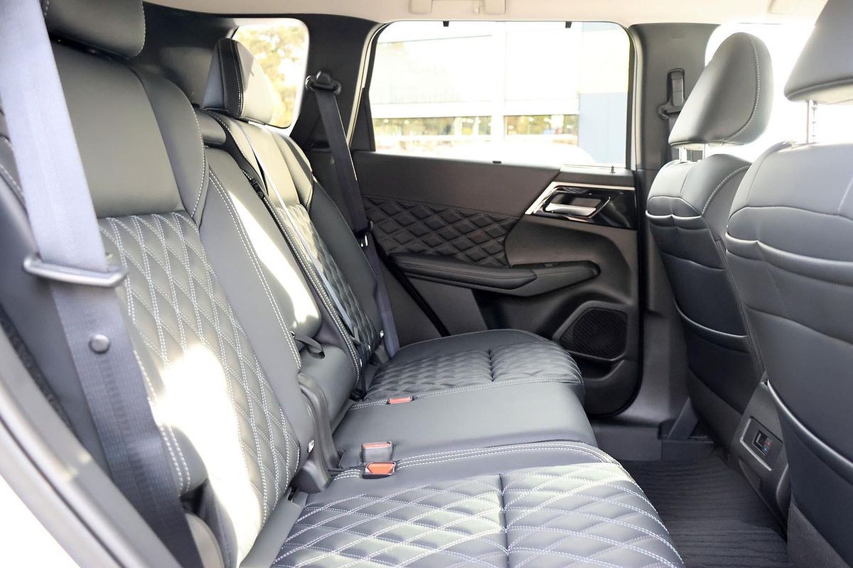 2024 Mitsubishi Outlander PHEV Exceed ZM