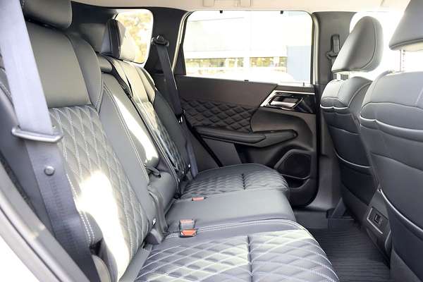 2024 Mitsubishi Outlander PHEV Exceed ZM