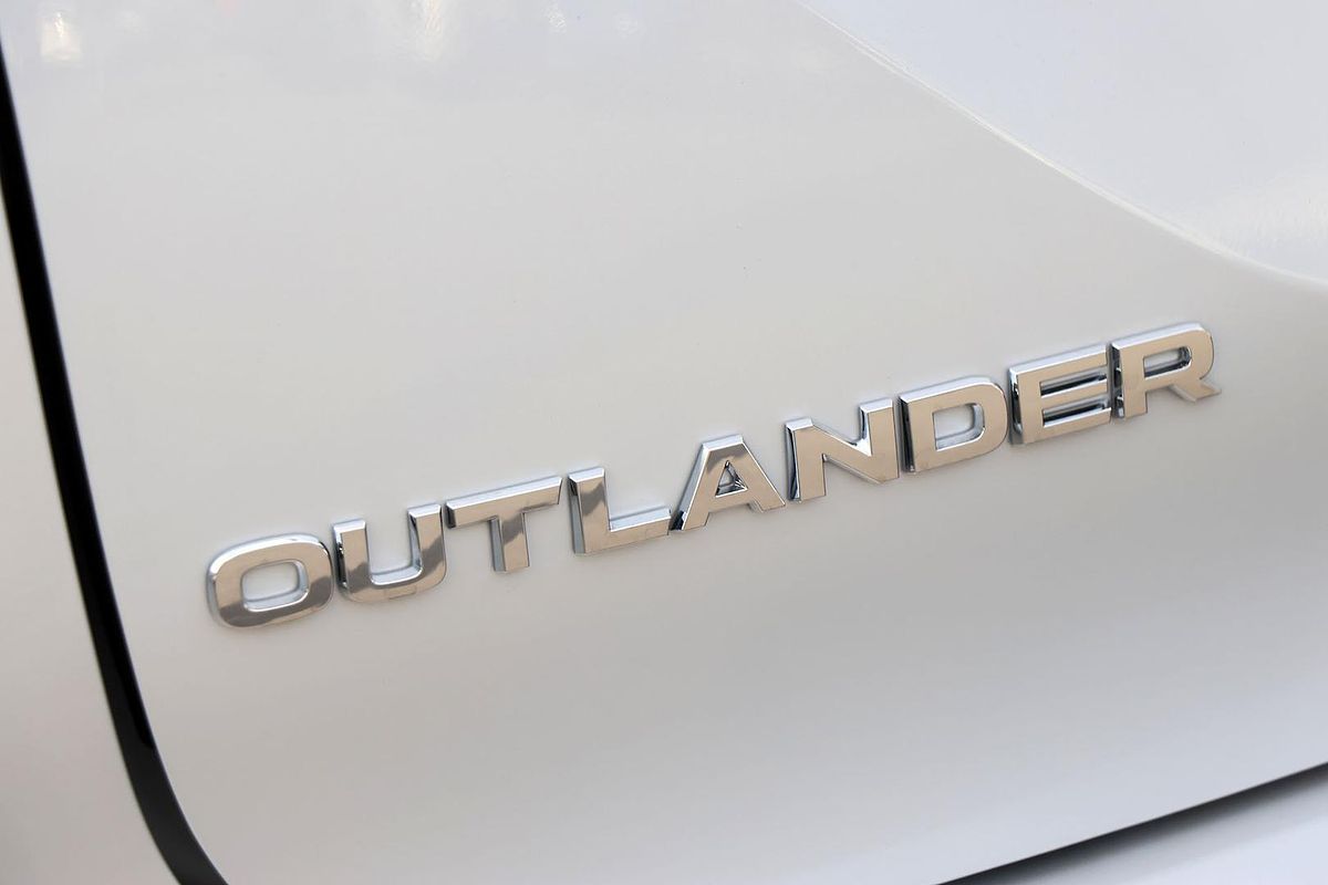 2024 Mitsubishi Outlander PHEV Exceed ZM