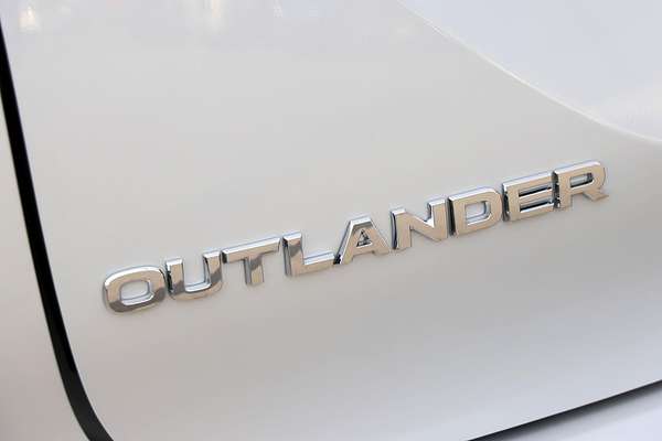 2024 Mitsubishi Outlander PHEV Exceed ZM