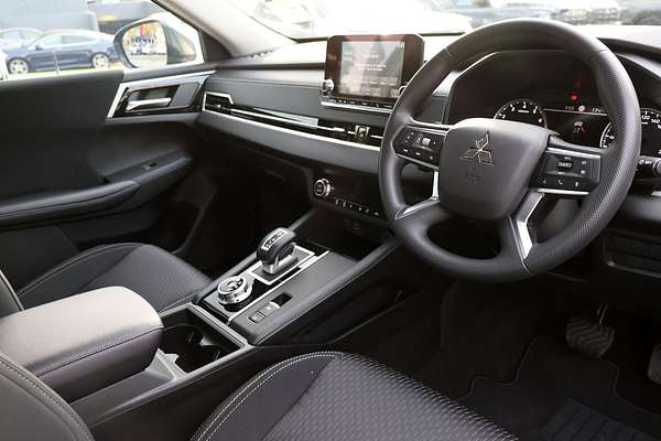 2024 Mitsubishi Outlander ES ZM