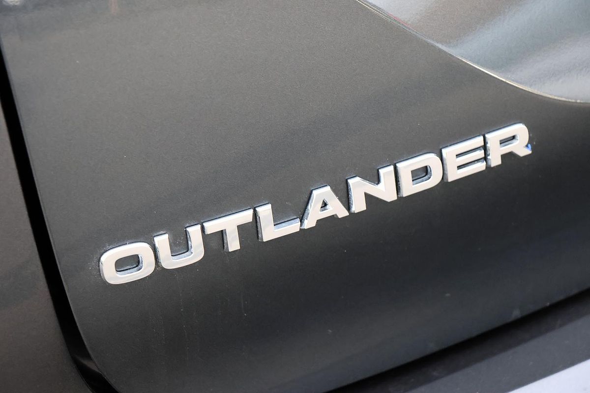 2024 Mitsubishi Outlander ES ZM