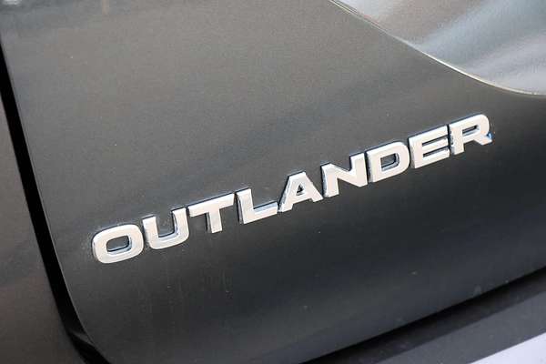 2024 Mitsubishi Outlander ES ZM