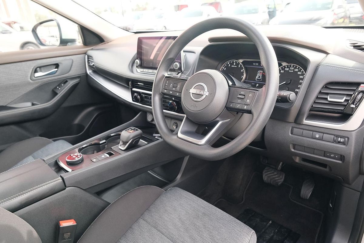 2024 Nissan X-TRAIL ST T33