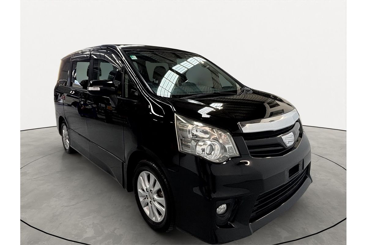 2013 Toyota Noah WELCAB