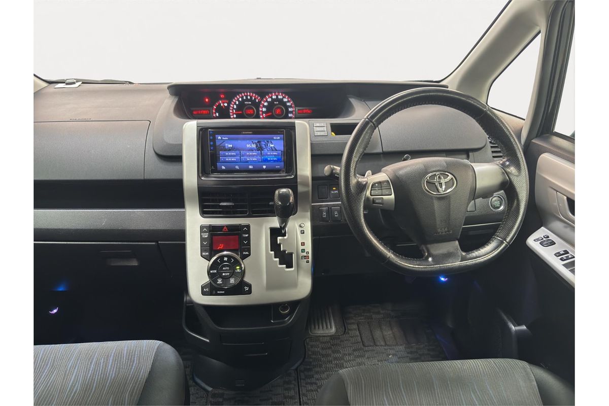 2013 Toyota Noah WELCAB