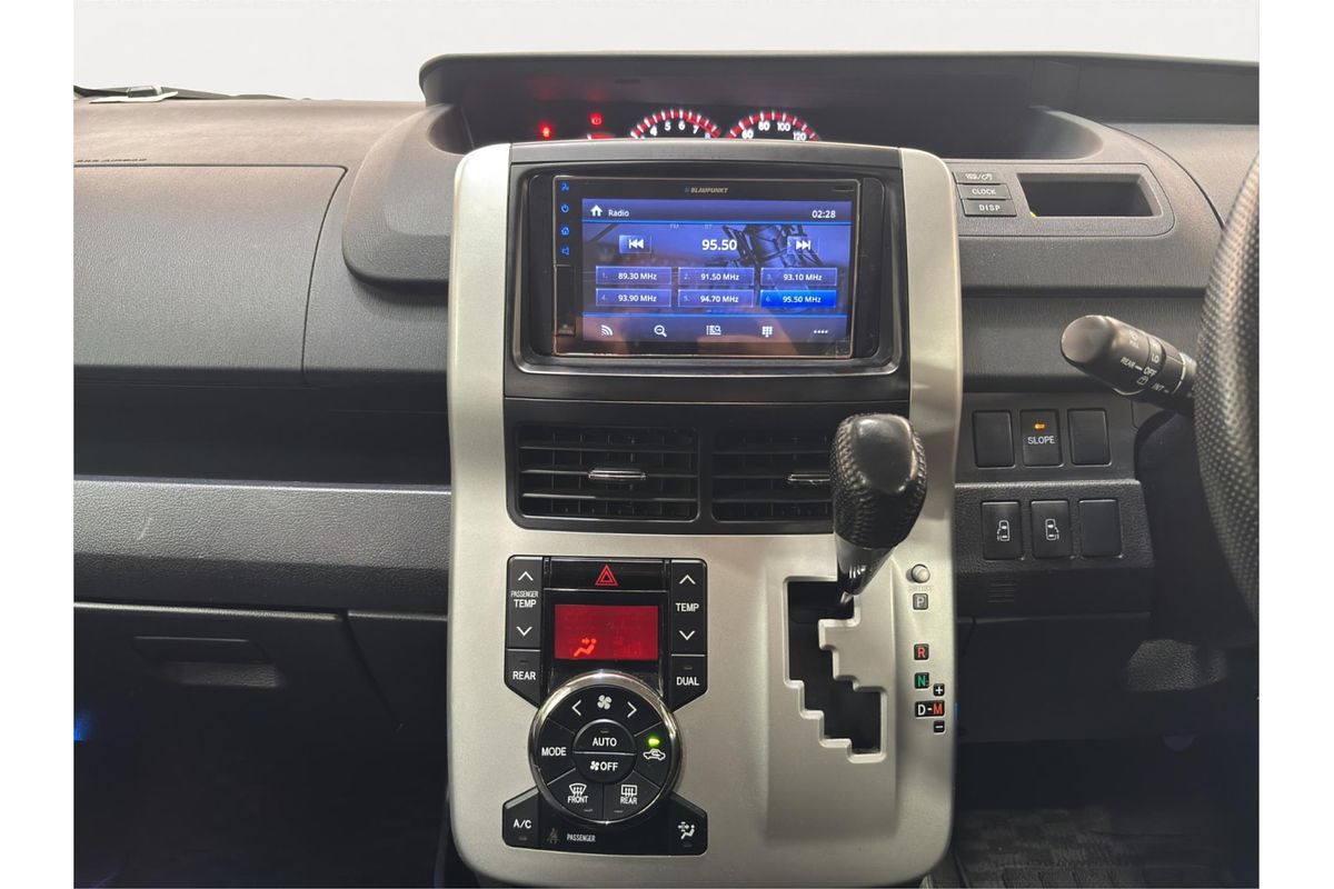 2013 Toyota Noah WELCAB