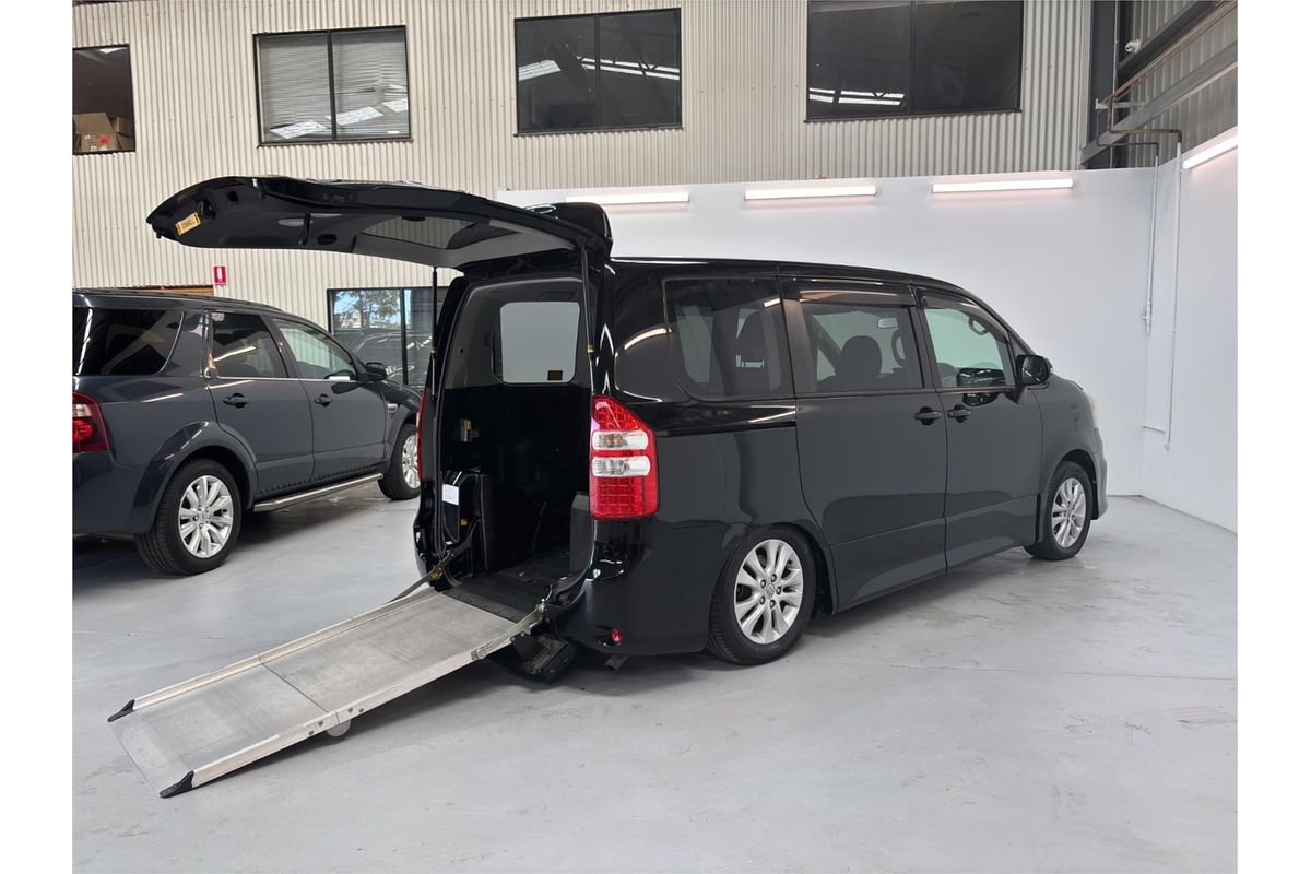 2013 Toyota Noah WELCAB