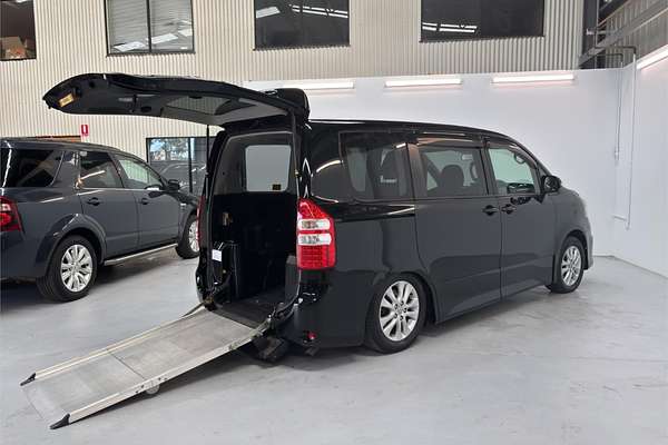 2013 Toyota Noah WELCAB