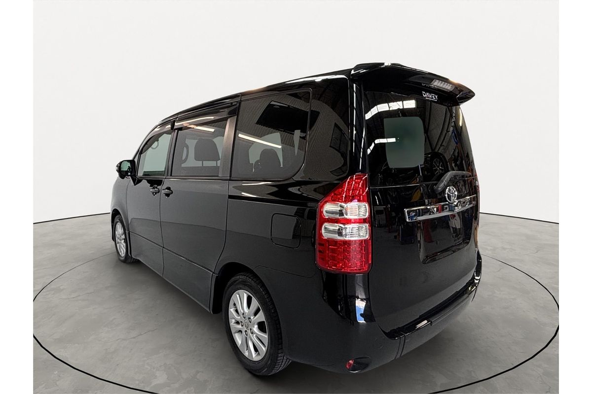 2013 Toyota Noah WELCAB