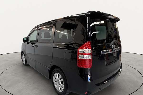 2013 Toyota Noah WELCAB