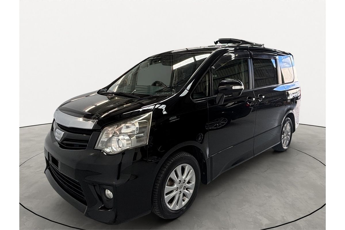 2013 Toyota Noah WELCAB