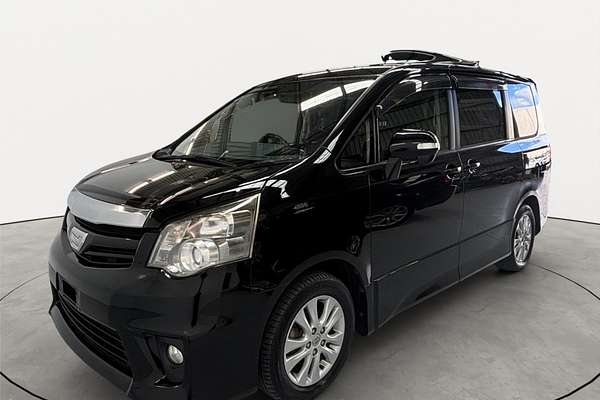 2013 Toyota Noah WELCAB
