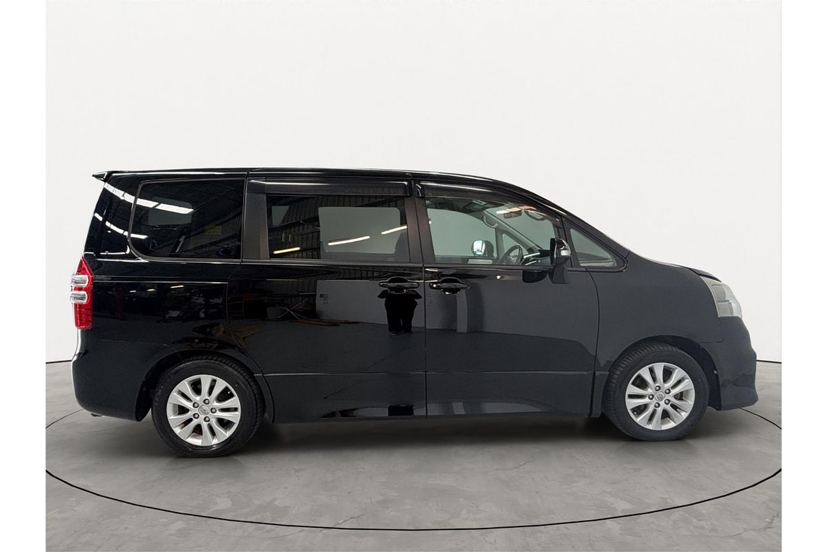 2013 Toyota Noah WELCAB
