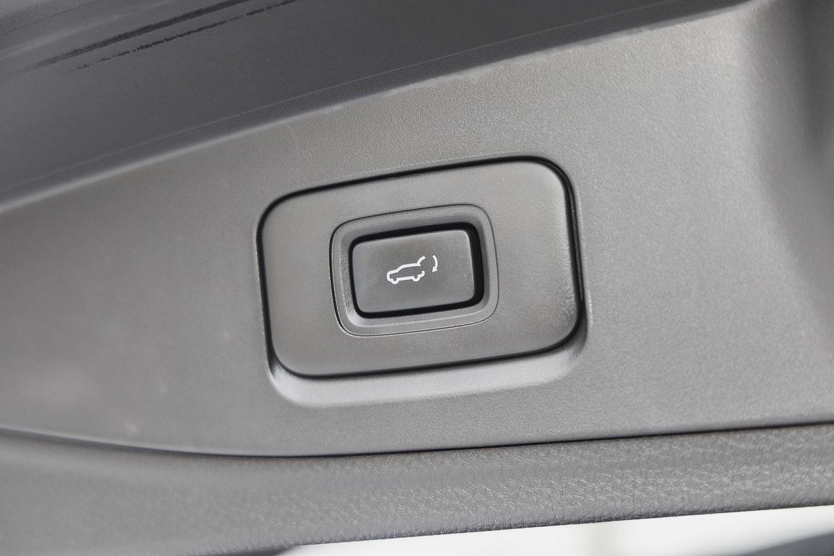 2023 Isuzu MU-X LS-U