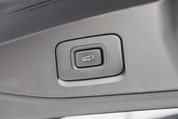 2023 Isuzu MU-X LS-U