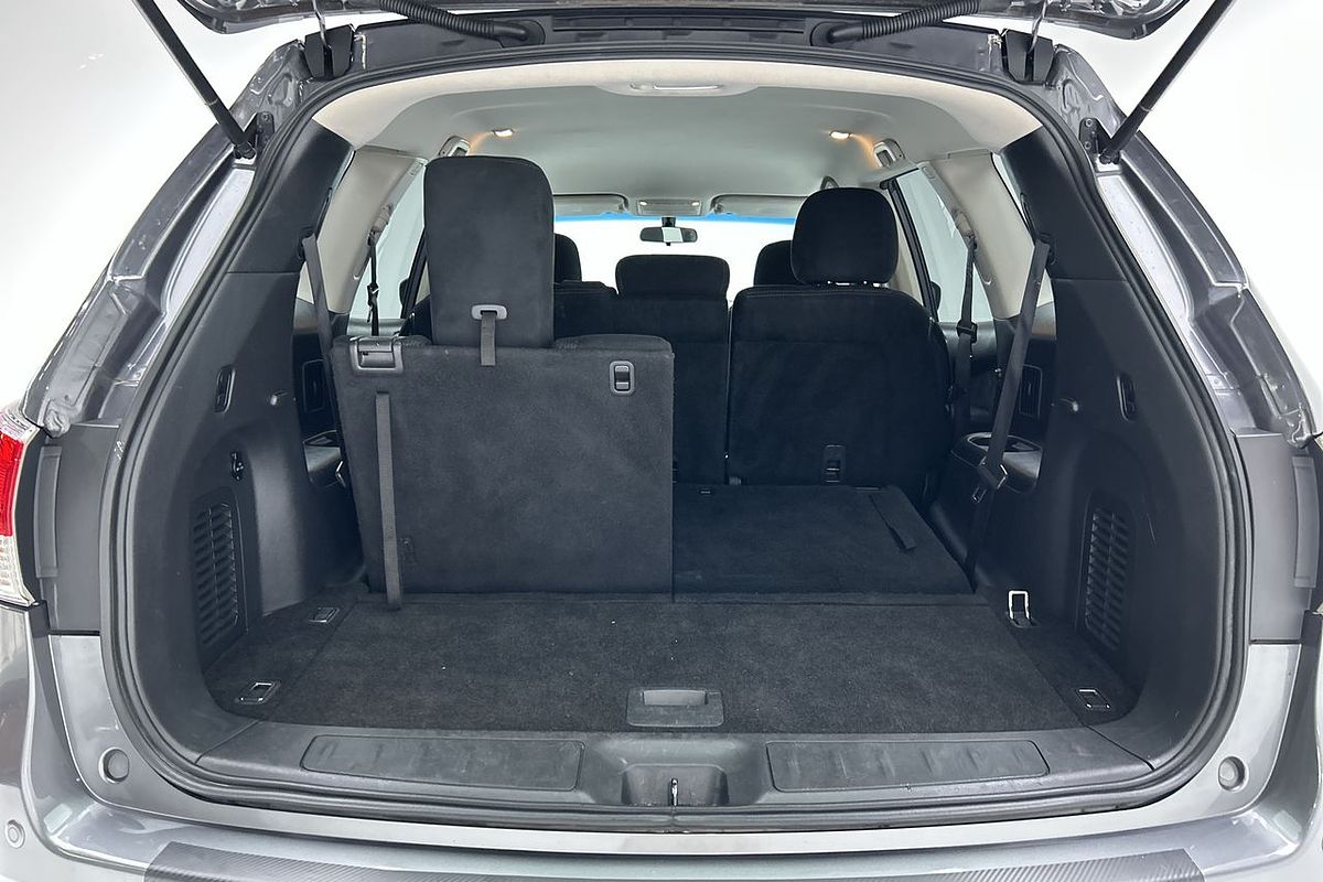 2016 Nissan Pathfinder ST R52