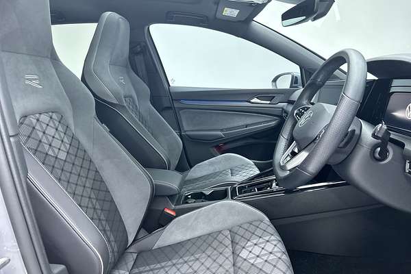2023 Volkswagen Golf 110TSI R-Line 8