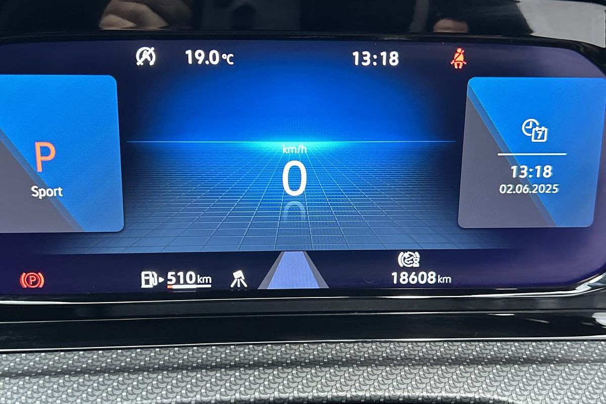 2023 Volkswagen Golf 110TSI R-Line 8
