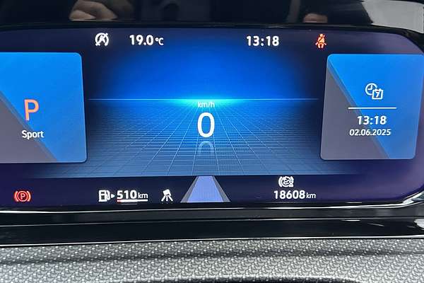 2023 Volkswagen Golf 110TSI R-Line 8