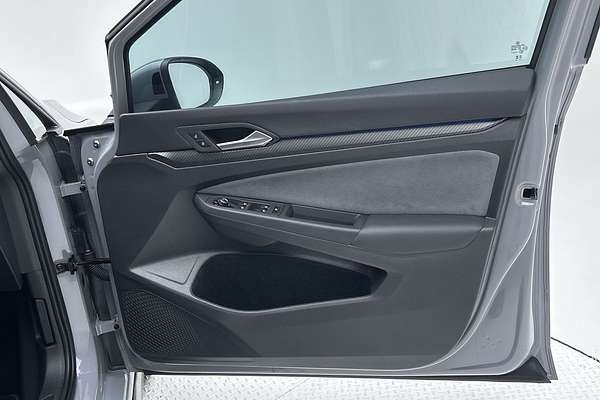 2023 Volkswagen Golf 110TSI R-Line 8