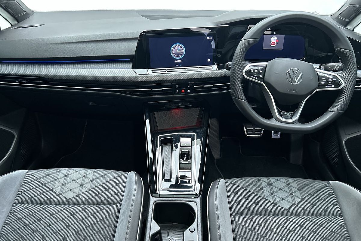 2023 Volkswagen Golf 110TSI R-Line 8