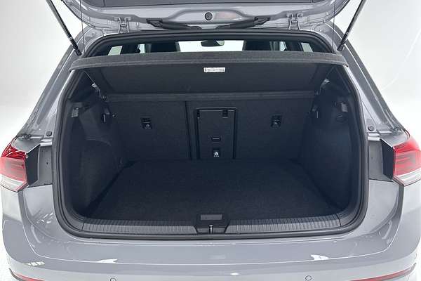 2023 Volkswagen Golf 110TSI R-Line 8