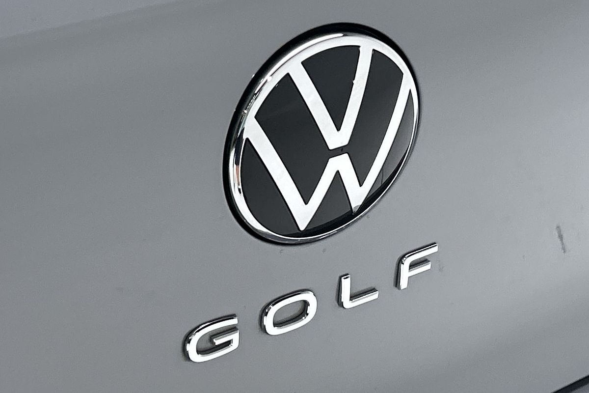 2023 Volkswagen Golf 110TSI R-Line 8
