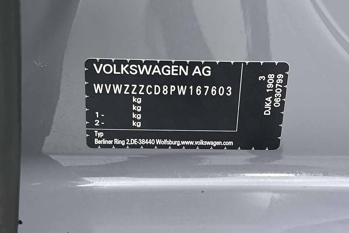 2023 Volkswagen Golf 110TSI R-Line 8