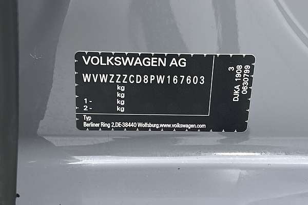 2023 Volkswagen Golf 110TSI R-Line 8