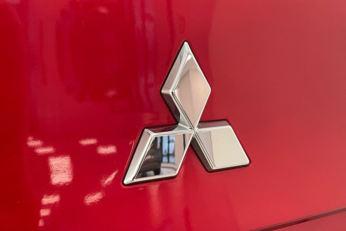 2023 Mitsubishi Outlander ES ZM
