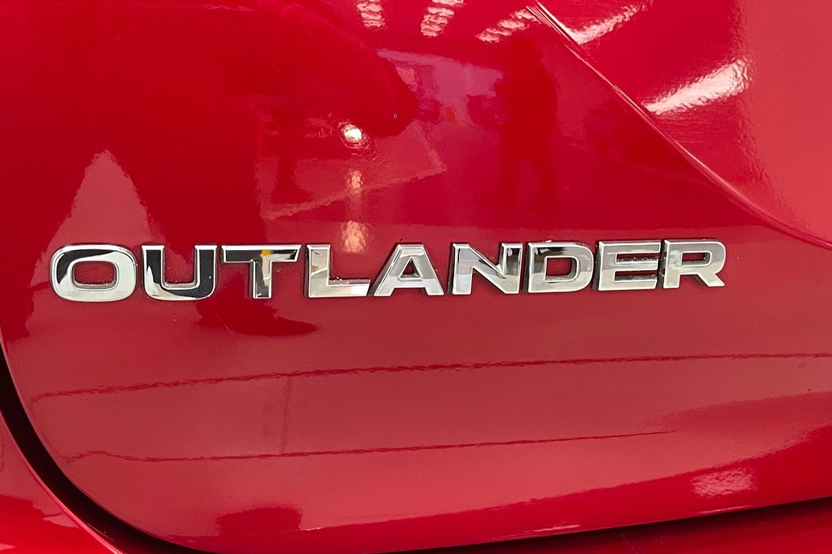 2023 Mitsubishi Outlander ES ZM