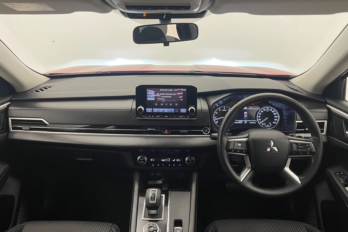 2023 Mitsubishi Outlander ES ZM