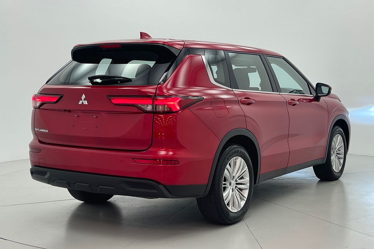 2023 Mitsubishi Outlander ES ZM