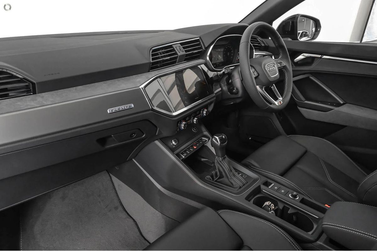 2025 Audi Q3 40 TFSI S line F3