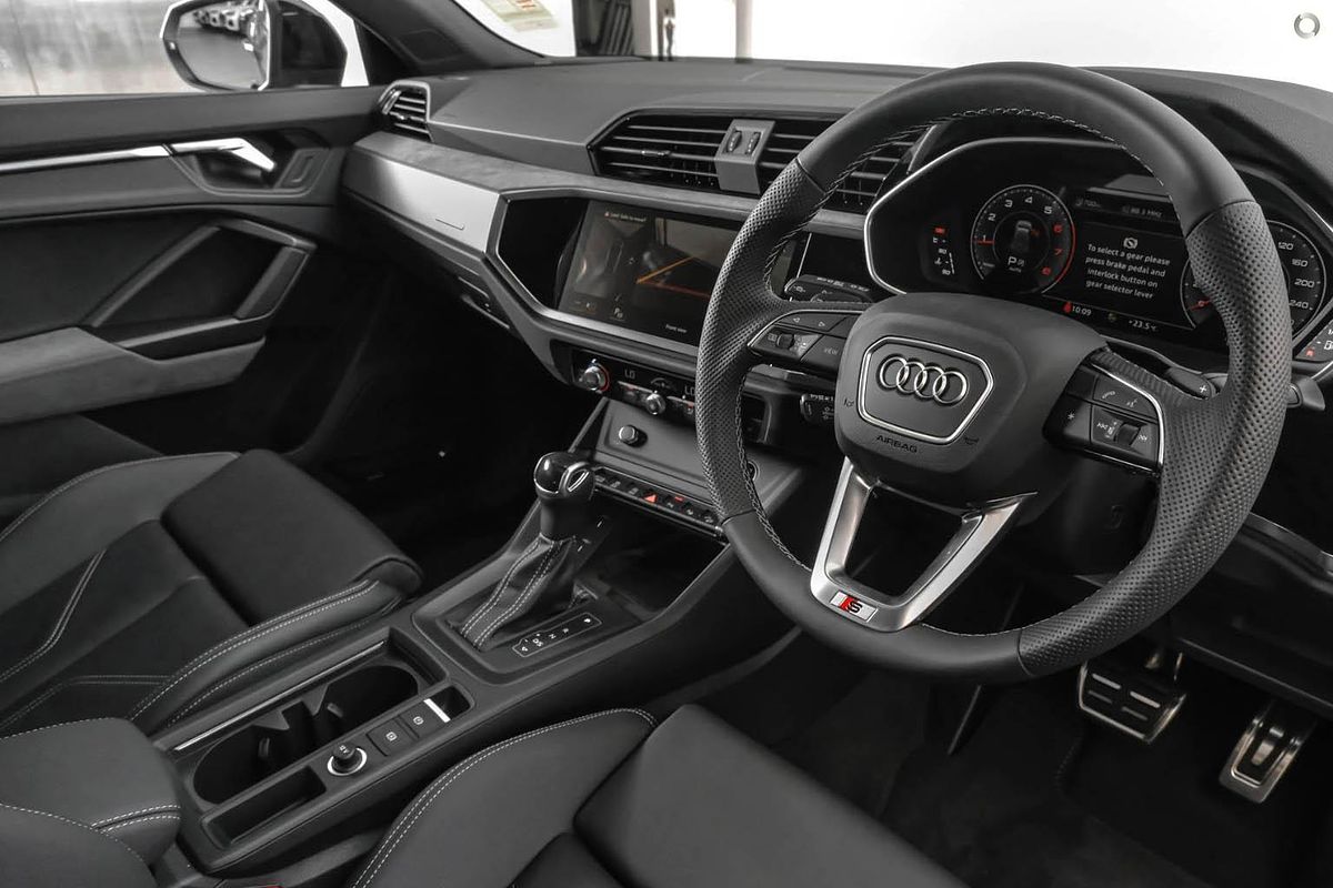 2025 Audi Q3 40 TFSI S line F3