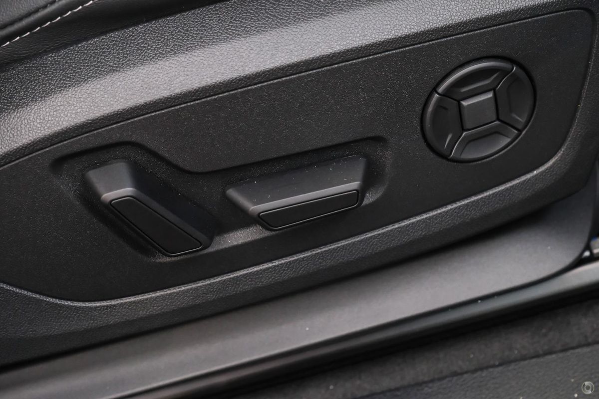 2025 Audi Q3 40 TFSI S line F3