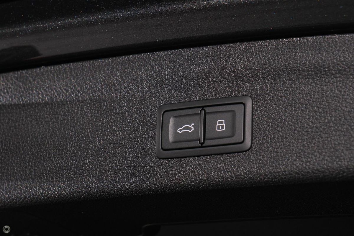 2025 Audi Q3 40 TFSI S line F3
