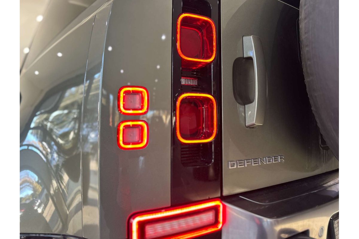 2022 Land Rover Defender 90 P300 S L663