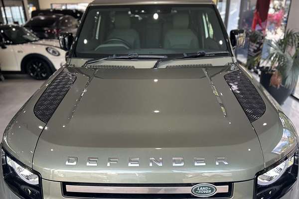 2022 Land Rover Defender 90 P300 S L663