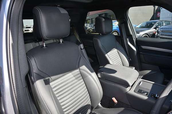 2024 Land Rover Discovery D300 Dynamic SE Series 5