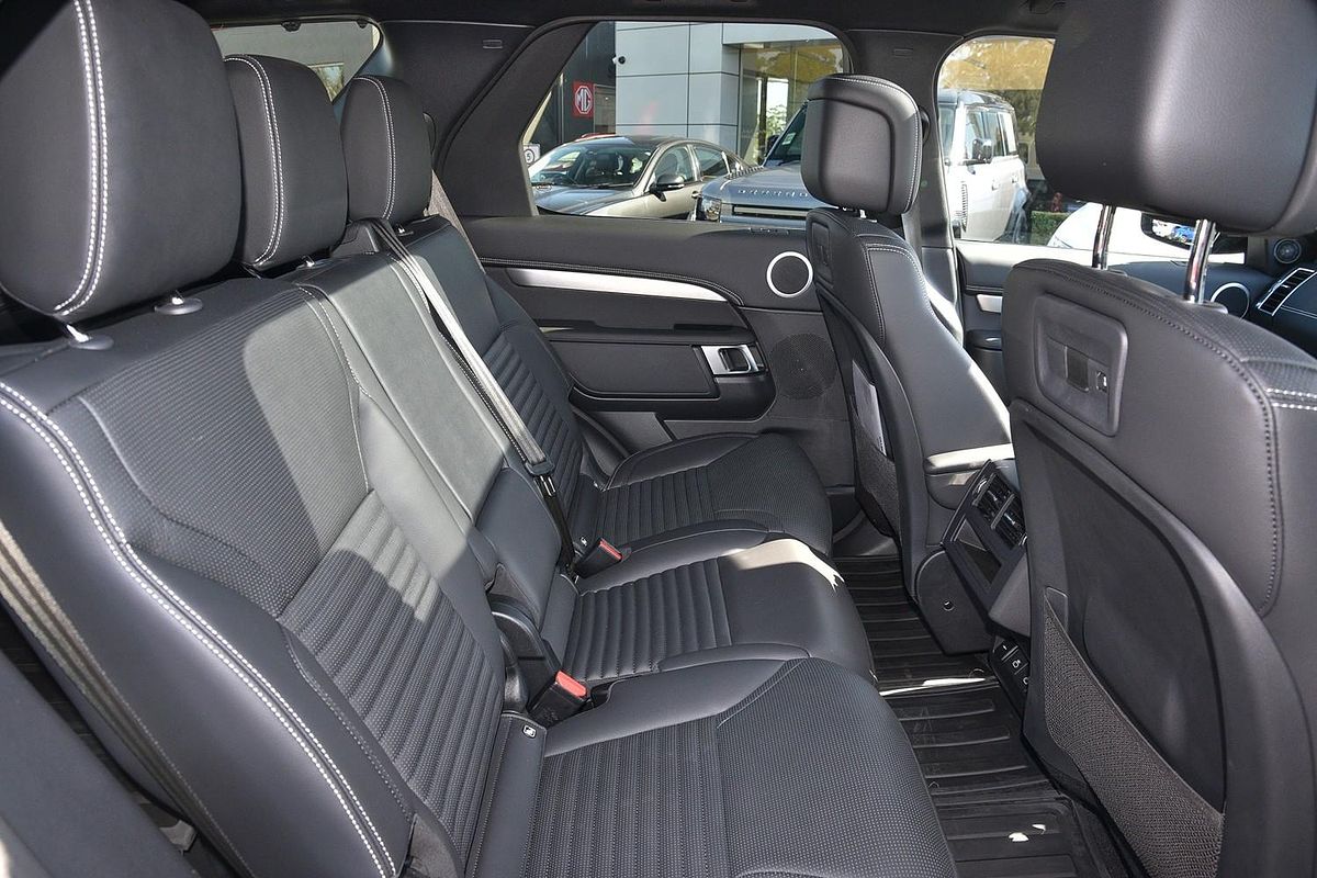 2024 Land Rover Discovery D300 Dynamic SE Series 5