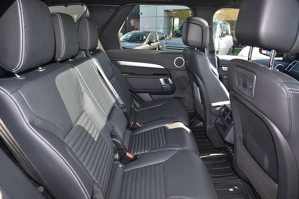 2024 Land Rover Discovery D300 Dynamic SE Series 5