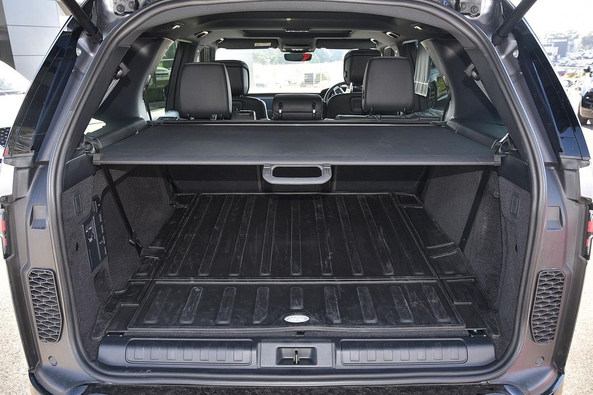 2024 Land Rover Discovery D300 Dynamic SE Series 5