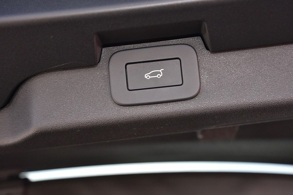 2024 Land Rover Discovery D300 Dynamic SE Series 5