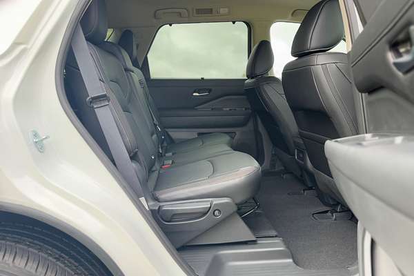2025 Nissan Pathfinder Ti R53
