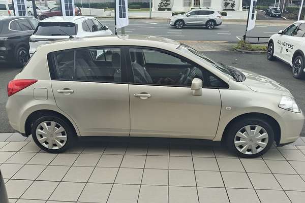2008 Nissan Tiida ST C11